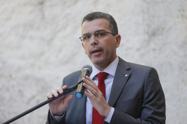 O chefe da Polícia Civil do Estado, delegado Rivaldo Barbosa, inaugura a Delegacia de Combate a Crimes Raciais e Delitos de Intolerância (Decradi), na Lapa. Por: Fernando Frazão/Agência Brasil