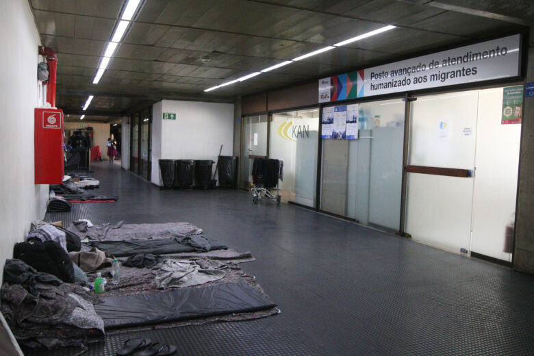 São Paulo (SP), 11/03/2024 - Acampamento dos refugiados afegãos com visto humanitário que esperam por abrigo no Aeroporto Internacional de Guarulhos. Foto: Rovena Rosa/Agência Brasil