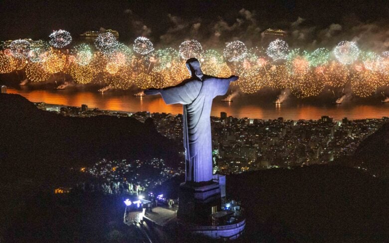 Réveillon 2021/2022 Copacabana Rio de Janeiro - Cristo Redentor Por: Fernando Maia /Riotur