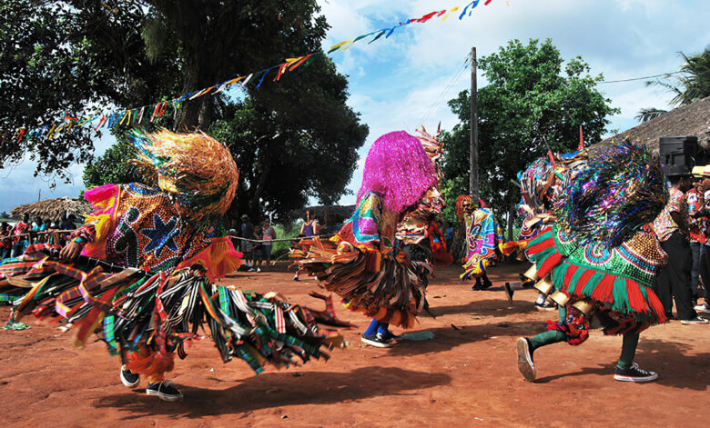 O Maracatu Rural ou Maracatu de Baque Solto é um tipo de maracatu, uma manifestação folclórica com origem no estado de Pernambuco. [1] Tem como principal símbolo o caboclo de lança, e distingue-se do Maracatu Nação por sua organização, personagens e ritmo. Foto: Iphan/Divulgação