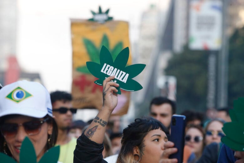 São Paulo (SP), 17/06/2023 - 15ª edição da Marcha da Maconha São Paulo na Avenida Paulista - Tema “Antiproibicionismo por uma questão de classe – Reparação por necessidade”. Foto Paulo Pinto/Agência Brasil