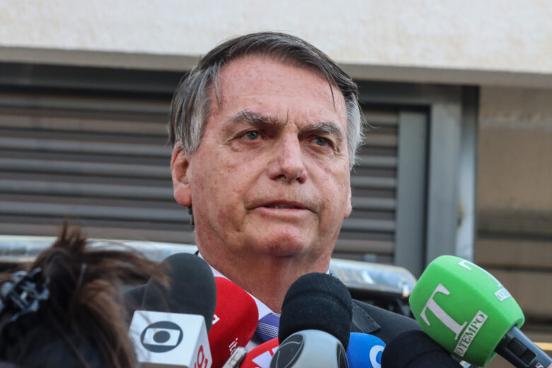 Brasília (DF), 18/10/2023, O ex-presidente Jair Bolsonaro, fala com jornalistas, na sede da Polícia Federal em Brasília. Foto: Valter Campanato/Agência Brasil