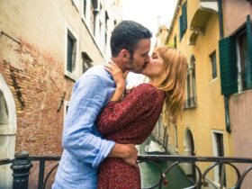 Casal viajando em Veneza, Itália - Fotos do Canva