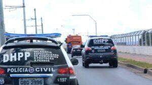 Foto das viaturas da DHPP de Cuiabá em movimento