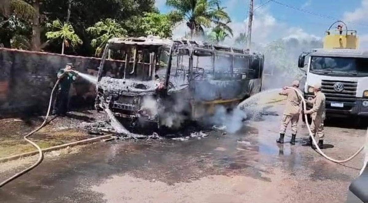 Incêndio em ônibus escolar é controlado pelos bombeiros em Juara