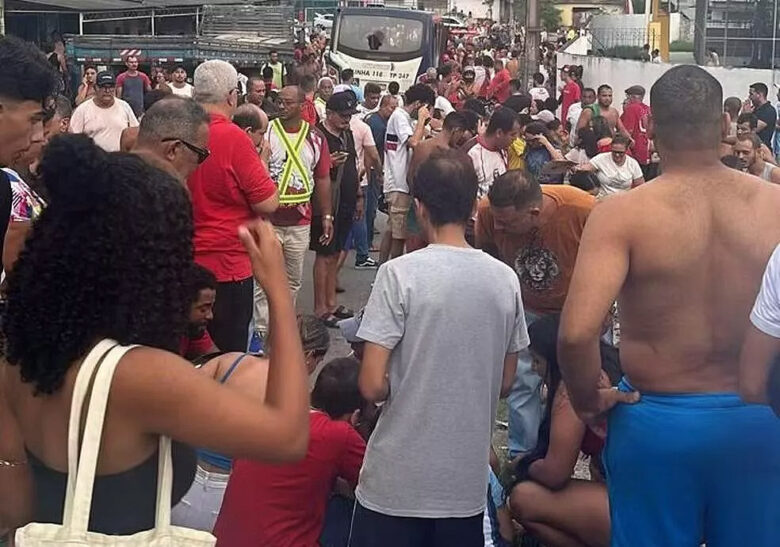 Pernambuco: Micro-ônibus atropela participanes de procissão, mata sete e deixa mais de 20 feridos. Foto: Reprodução/Redes Sociais