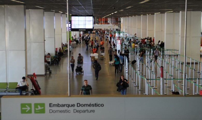 Saida para o feriado de Carnaval no aeroporto de Brasília (Elza Fiúza/Agência Brasil)