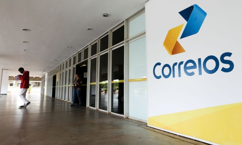 Trabalhadores dos Correios entram em greve hoje em todo país Por: Marcelo Camargo/Agência Brasil