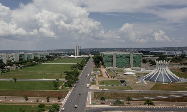 Brasília (DF), 03/11/2023, Catedral Metropolitana Nossa Senhora Aparecida - Catedral de Brasília e a Esplanada dos ministérios. Foto: Rafa Neddermeyer/Agência Brasil