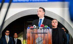 Com a decisão do ministro do Supremo Tribunal Federal (STF) de suspender a desoneração da folha de pagamento, o senador Efraim Filho (União-PB), autor do projeto original sobre o tema, se reúne, nesta sexta-feira (26), com o presidente do Senado Federal, senador Rodrigo Pacheco (PSD-MG), na residência oficial.  Após a conversa, a Casa decidiu que irá recorrer da deliberação da Suprema Corte.  Na imagem, presidente do Senado Federal, senador Rodrigo Pacheco (PSD-MG), concede entrevista. Foto: Pedro Gontijo/Senado Federal