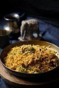 Arroz Amarelo em Tigela de Aço - Fotos do Canva