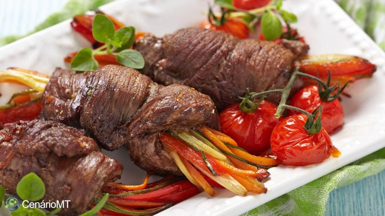 Como fazer bife à rolê