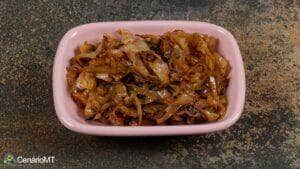 Como fazer cebola caramelizada