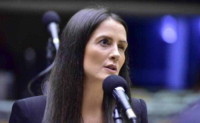 Deputada Amália Barros