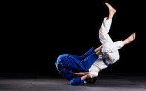 Esposa praticante de jiu-jitsu salva marido durante briga de trânsito em Rondonópolis