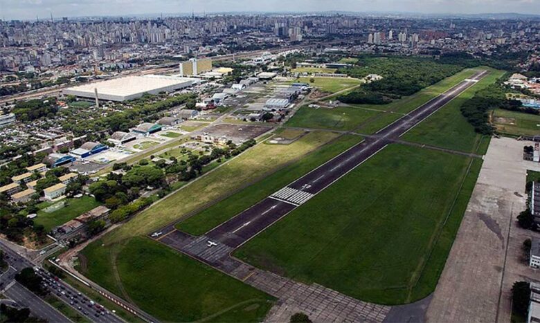 CHUVAS NO RS Aeronaves privadas levam toneladas de doações ao Rio Grande do Sul, decolando do Campo de Marte. Foto: Infraero Foto: Divulgação/Infraero