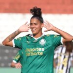 Amanda balançou a rede três vezes na vitória do Palmeiras por 6 a 0 contra o Santos, no Brasileiro Feminino, em 11/05/2024 Por: Reproduçao X/Palmeiras Feminino