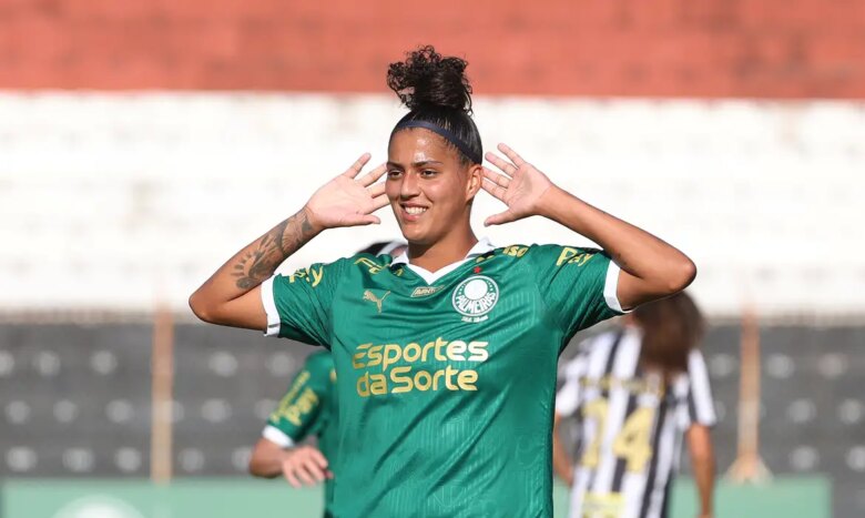 Amanda balançou a rede três vezes na vitória do Palmeiras por 6 a 0 contra o Santos, no Brasileiro Feminino, em 11/05/2024 Por: Reproduçao X/Palmeiras Feminino