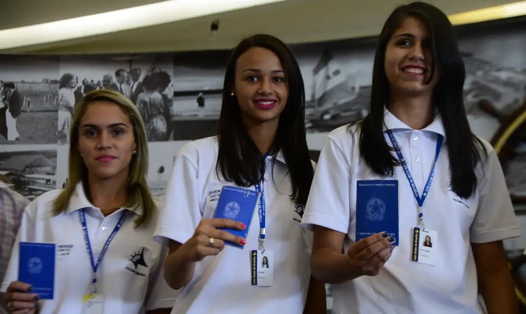 Brasil tem marca histórica de 602 mil jovens aprendizes contratados em março - Foto: Fabio Rodrigues Pozzebom/Agência Brasil