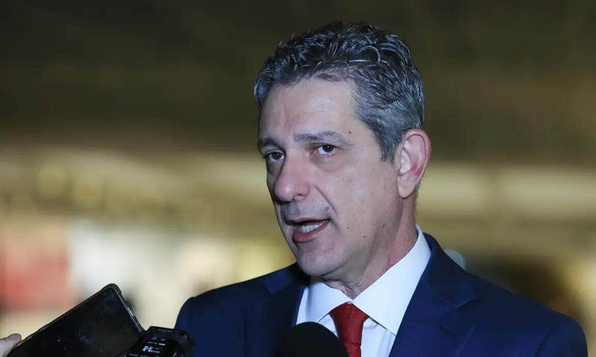 Brasília (DF) 21/05/2024 Senador Rogério Carvalho durante coletiva após aprovação do relatório da Braskem onde pede o indiciamento de 3 empresas e de 11 pessoas por crimes ambientais no caso do afundamento do solo em vários bairros de Maceió (AL). Foto Lula Marques/ Agência Brasil