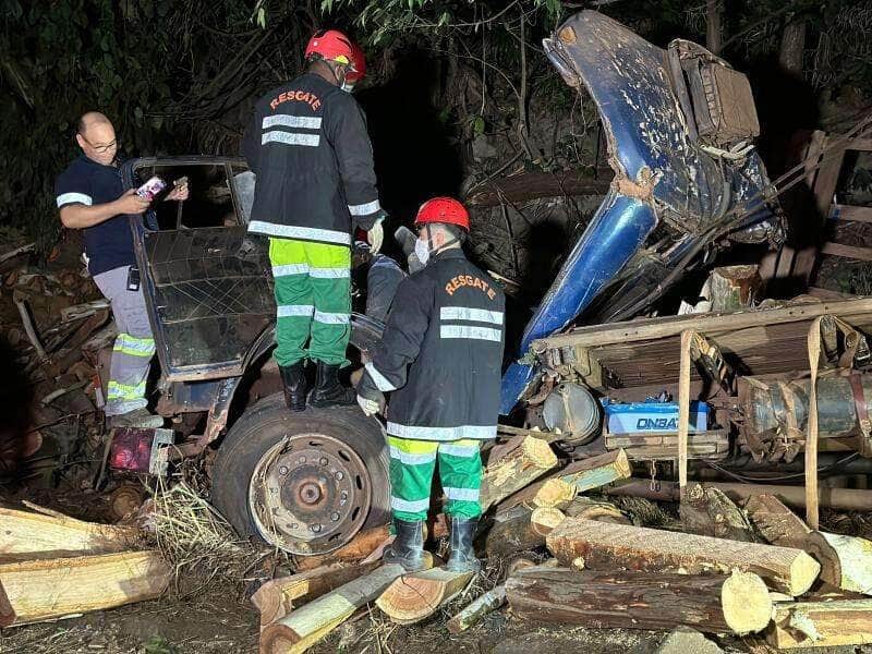Acidente na Serra de São Vicente deixa três mortos e pista interditada