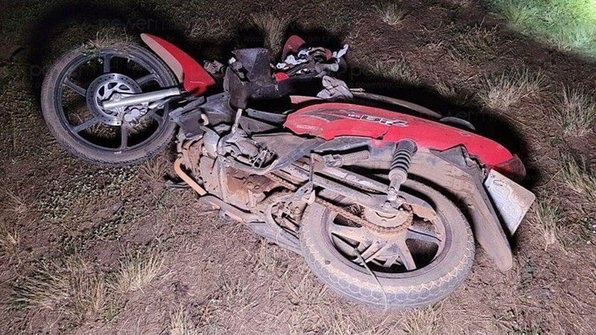 Vítima, identificada como Davi da Cruz Ifran, 40 anos, retornava de uma pescaria quando foi colhida por um carro.