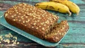 Bolo de banana com aveia