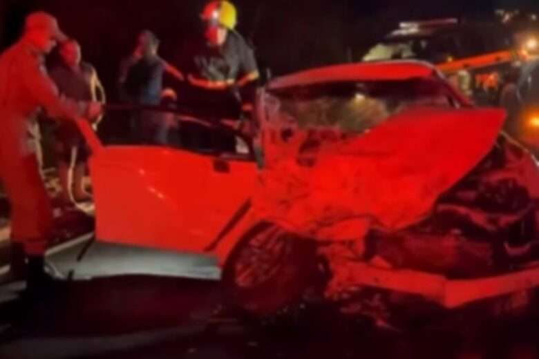 Colisão entre ambulância e carro de passeio deixa quatro feridos em rodovia de Mato Grosso