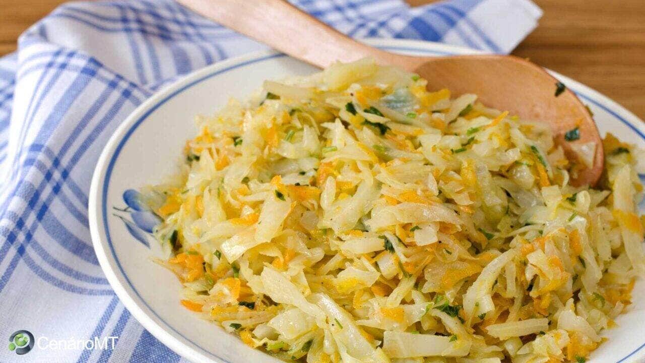 Como fazer couve refogada