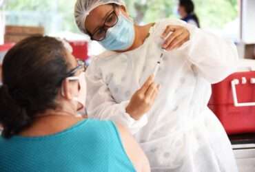 Cuiabá recebe nova dose de vacina monovalente contra a Covid-19
