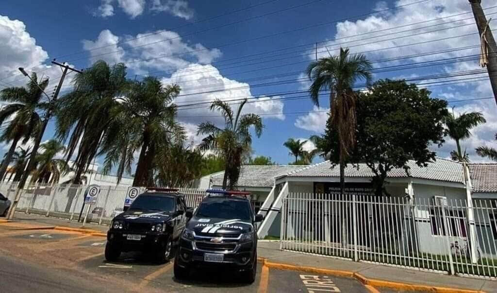 Ação estadual cumpre mais de 100 ordens judiciais em Mato Grosso e mira facção que movimentou milhões com esquema de jogos de azar; investigada foi detida no bairro Jardim das Primaveras