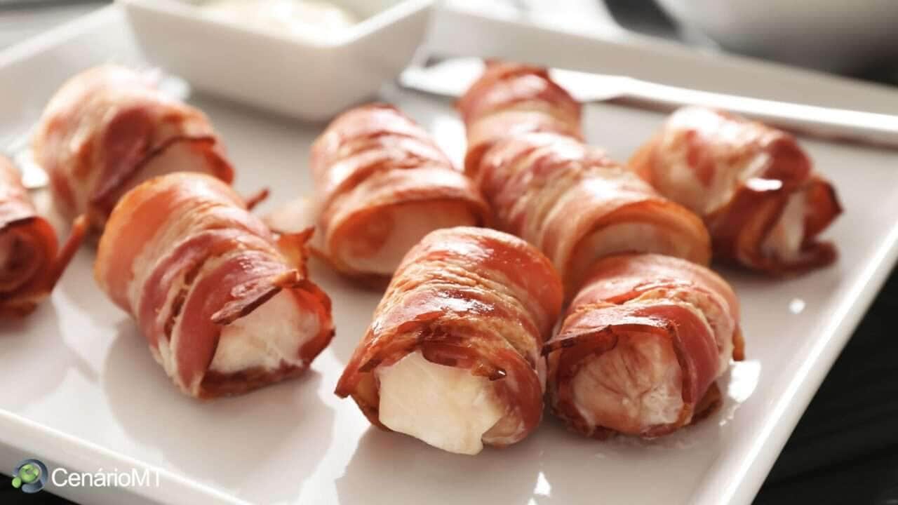 Enroladinho de frango com bacon