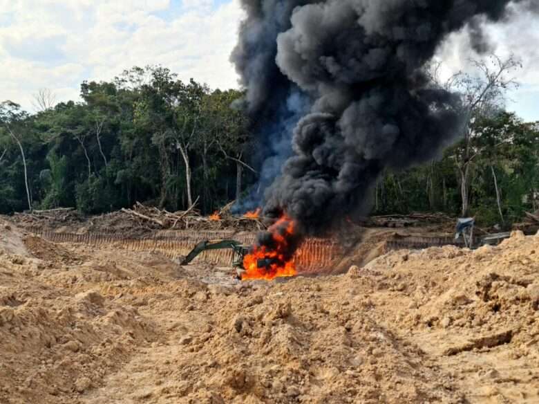 Polícia Federal desmantela garimpo ilegal na Terra Indígena Sararé