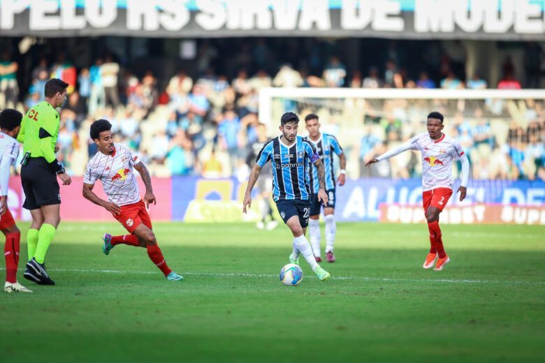 Time perdeu para o Bragantino em jogo no Couto Pereira, com mando Tricolor