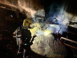 Combate a incêndio em caminhão na MT-449: Bombeiros controlam chamas e impedem reincidência