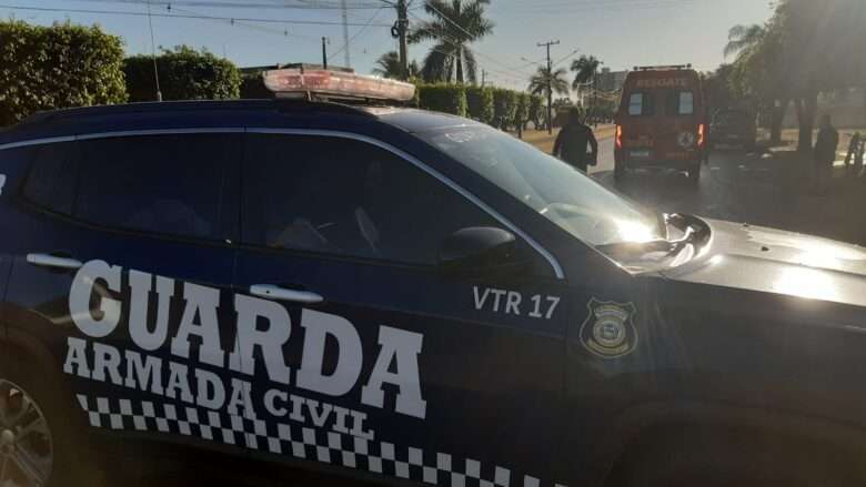 Acidente entre bicicleta e carro deixa um ferido em Lucas do Rio Verde