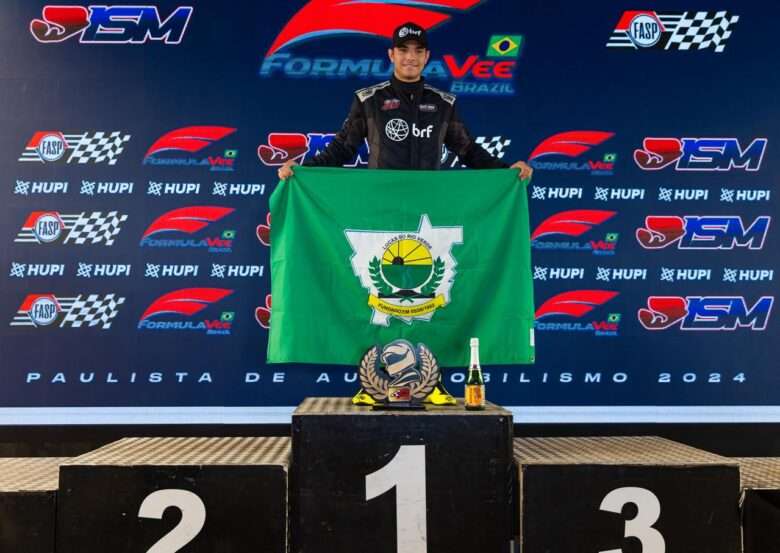 Piloto luverdense vence mais uma em Interlagos e encosta na liderança da FVee