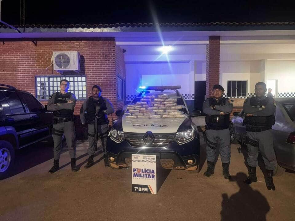 Polícia apreende 31 tabletes de maconha e prende dois homens na BR 163/364 em Rosário Oeste