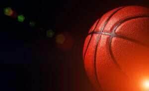 bola de basquete em fundo preto. - Fotos do Canva