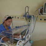 Bebês prematuros estão sendo colocados em mini-redes de algodão Por: Fabio Rodrigues Pozzebom/Agência Brasil
