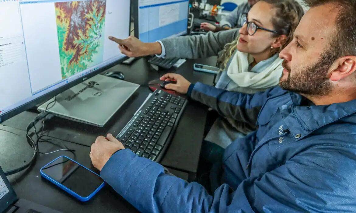 Pelotas (RS) , 26/05/2024 - Sala de situação da Defesa Civil em Pelotas Foto: Rafa Neddermeyer/Agência Brasil Por: Rafa Neddermeyer/Agência Brasil