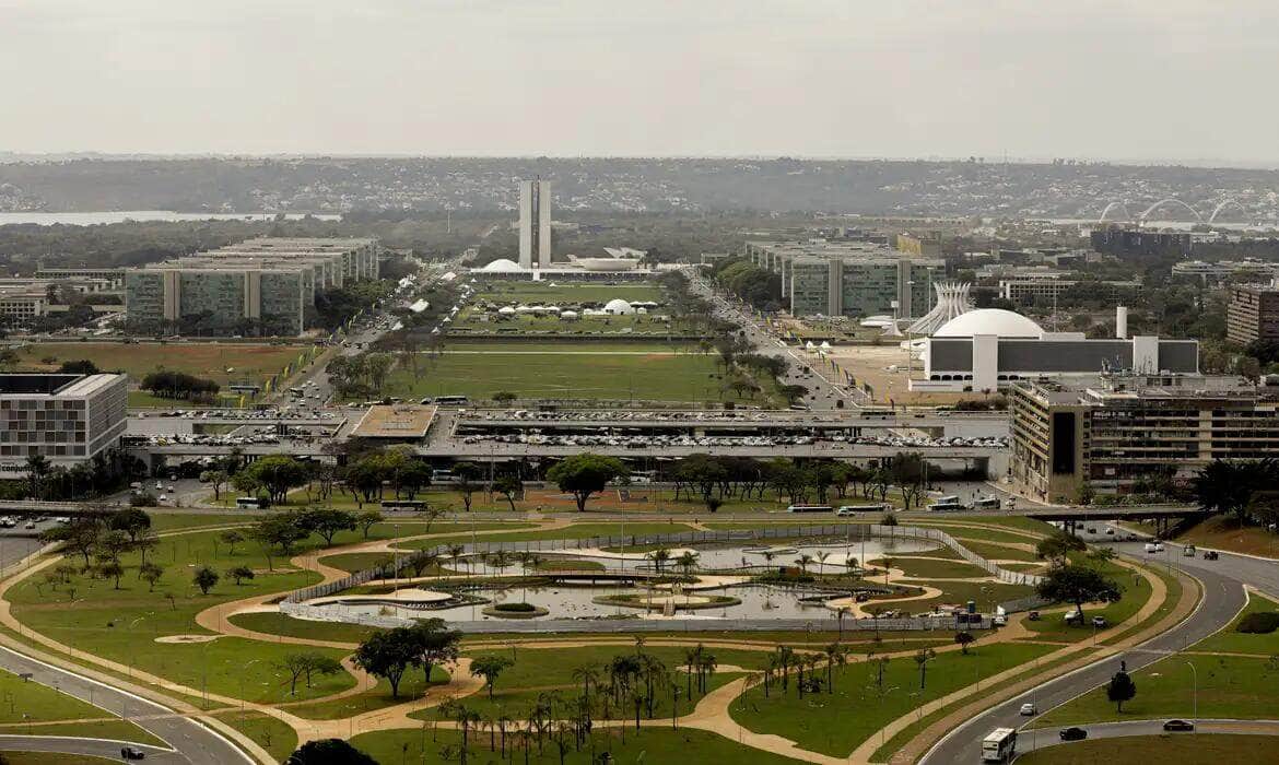 Brasília (DF) - 05/09/2023 - Vista da Esplanada dos Ministérios preparada para receber o desfile de 7 de setembro Foto: Joédson Alves/Agência Brasil