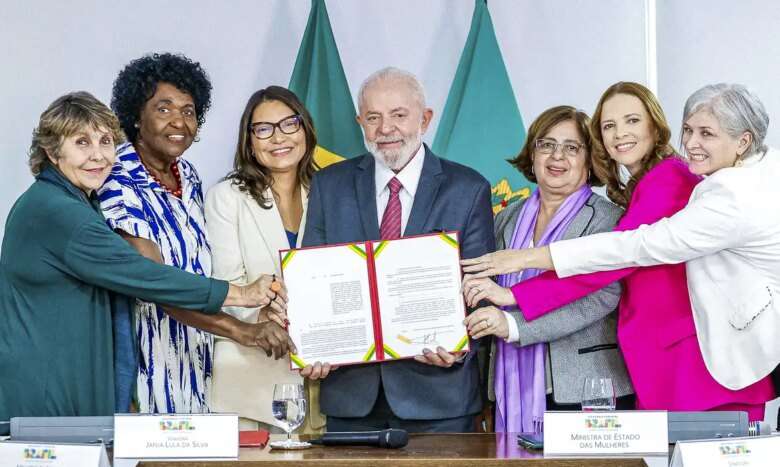 Brasília 17. 06. 2024 - Presidente da República, Luiz Inácio Lula da Silva, durante a assinatura da Lei nº 501/2019, no Palácio do Planalto. Brasilia - DF.   Foto: Ricardo Stuckert / PR