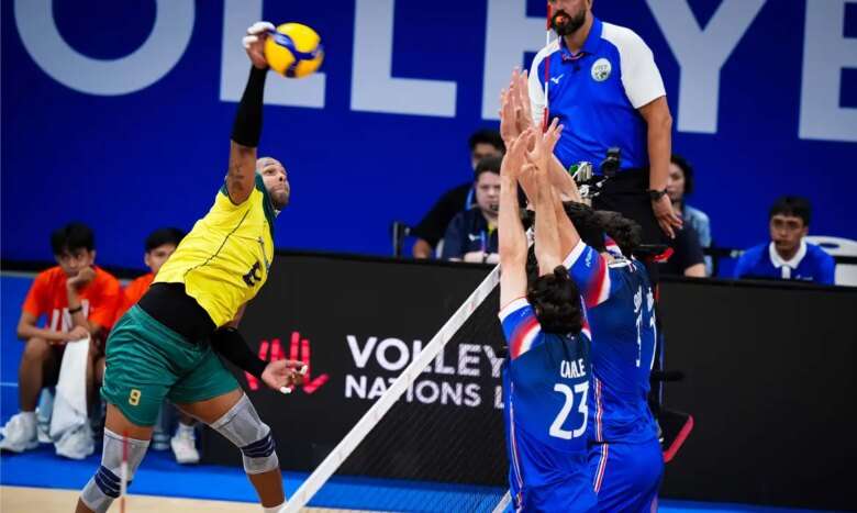 Brasil perde para a França por 3 sets a 2 no último jogo da fase classificatória, mas avança às quartas de final - em 23/06/2024 Por: Divulgação/Volleyball World
