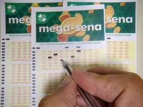 22/06/2023 - Brasília - Mega-Sena, concurso da Mega-Sena, jogos da Mega-Sena, loteria da Mega-Sena. - Volantes da Mega Sena sendo preenchidos para apostas em casas lotéricas da Caixa. Foto: Rafa Neddermeyer/Agência Brasil/Arquivo