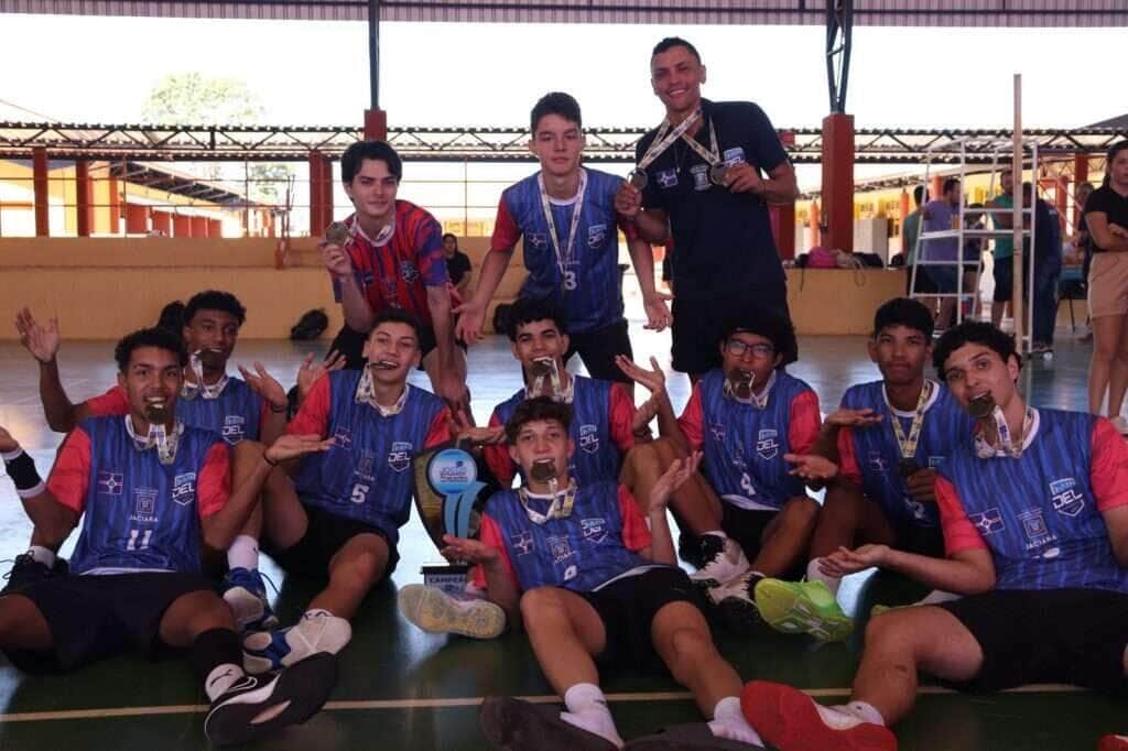 Seleção de voleibol de Jaciara foi campeã nos Jogos Estudantis - Foto por: Divulgação