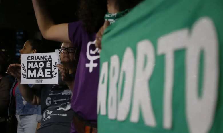 São Paulo (SP) 13/06/2024 - Ato na Avenida Paulista contra o PL 1904, que criminaliza o aborto.  Foto: Paulo Pinto/Agencia Brasil