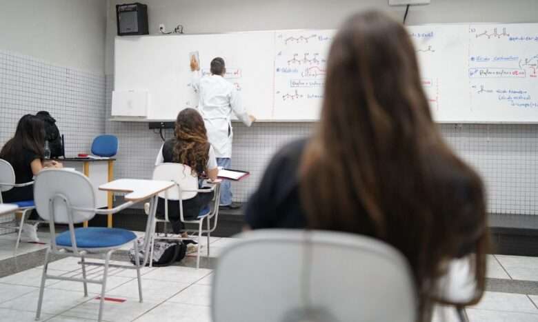 Escolas adotam medidas de segurança contra a covid-19 na volta presencial às aulas. Por: Studio Formatura/Galois