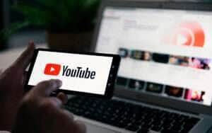 YouTube esconde botão de pular anúncios e causa irritação entre os usuários