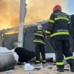 Governo se solidariza com trabalhadores do Shopping Popular; bombeiros ainda trabalham no local do incêndio